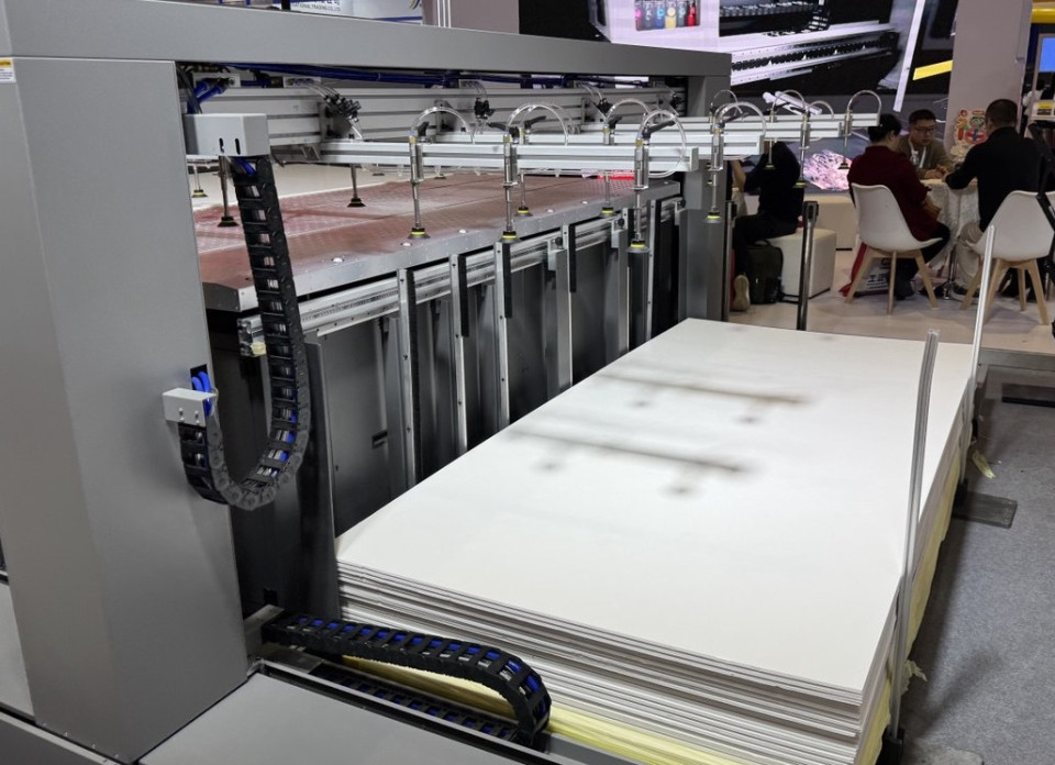 Нижстенд в Китае 7 Нижстенд в Китае 6